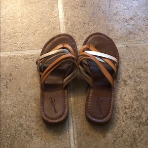 Universal Thread Sandals